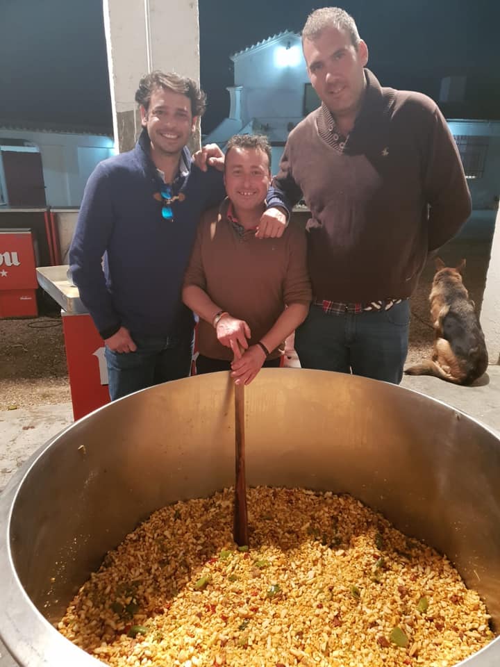 Preparación de paella tradicional